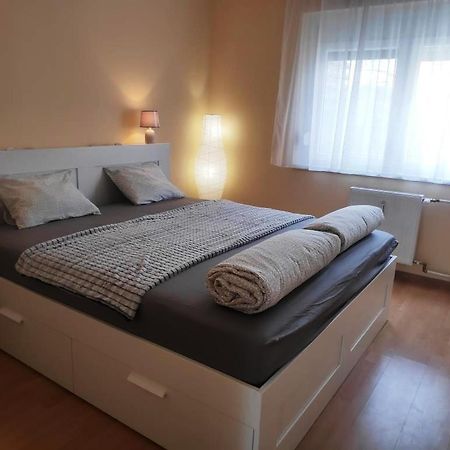 Koelcsey Apartman Lägenhet Szekszárd Exteriör bild
