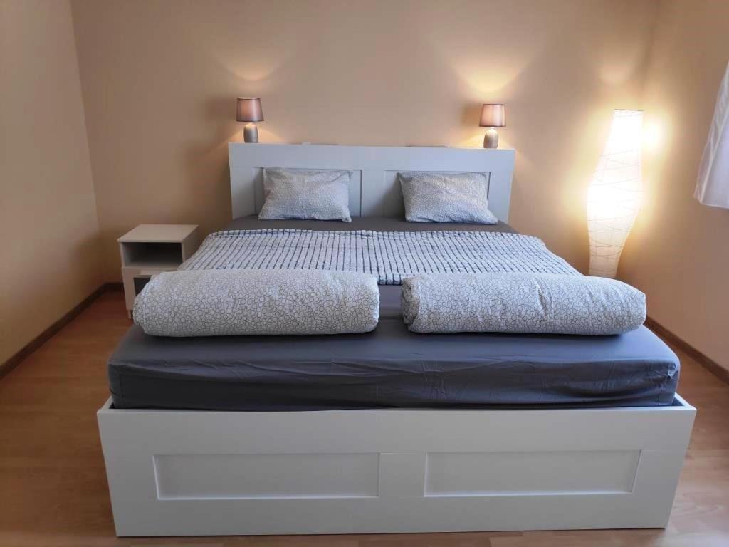 Koelcsey Apartman Lägenhet Szekszárd Exteriör bild