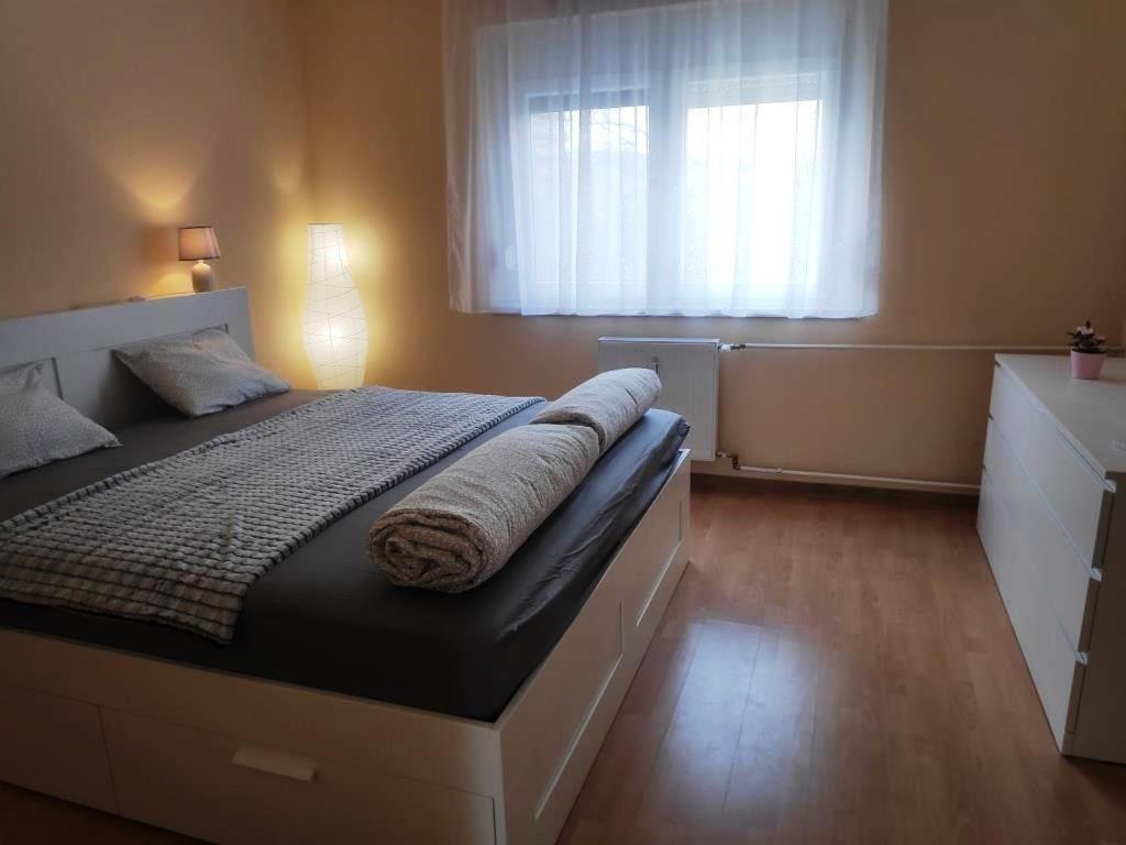 Koelcsey Apartman Lägenhet Szekszárd Exteriör bild