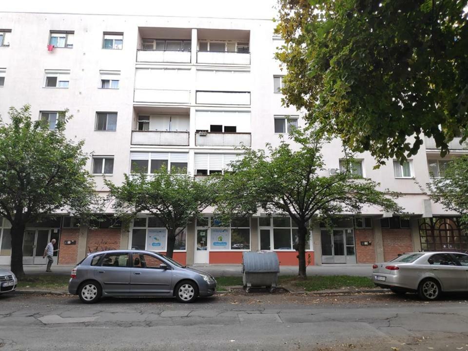 Koelcsey Apartman Lägenhet Szekszárd Exteriör bild